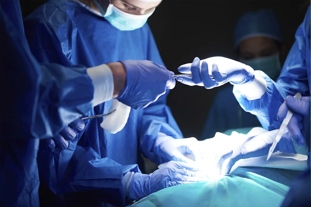 ¿Qué médico trata la hernia umbilical?