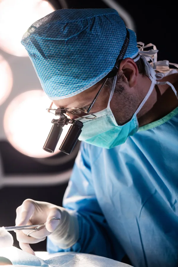 ¿Qué médico trata los problemas quirúrgicos abdominales en CDMX?